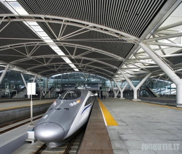 Nauja šiuolaikiška geležinkelio stotis Kinijoje