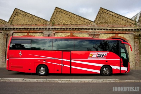 Michaelo Schumacherio autobusas bus parduotas aukcione