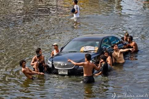 Kaip Tailande su potvyniais kovojama