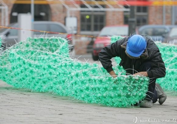 Kalėdų eglė iš plastikinių butelių