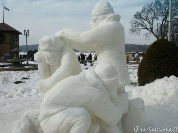 Sniego skulptūros