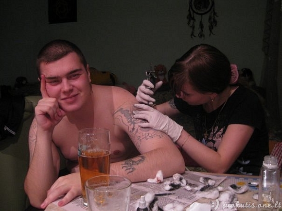 "Naminiai" tatuiruočių salonai