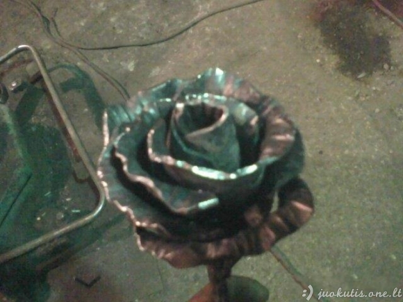 Kaip pasigaminti rožę iš metalo