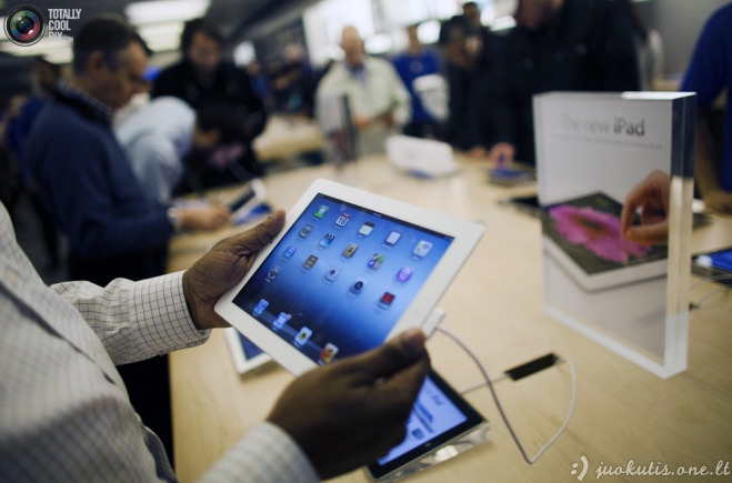 Žmonės perka naująjį iPad 3
