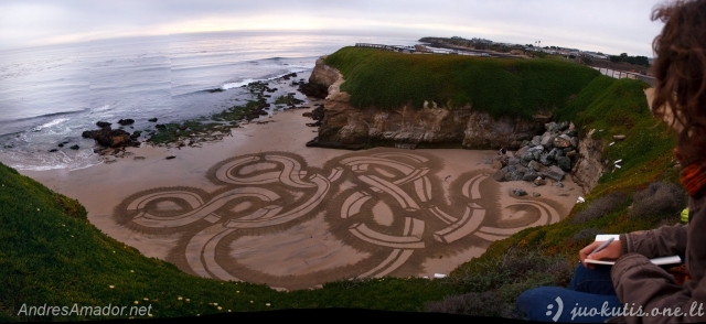 Nauji Andres Amador gigantiški piešiniai ant smėlio