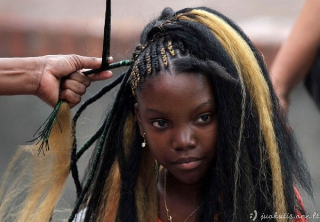 Afrikietiškos šukuosenos