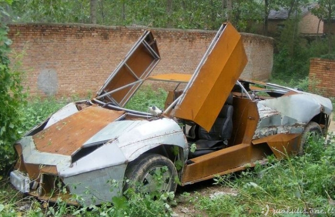 Rankų darbo Lamborghini Reventon