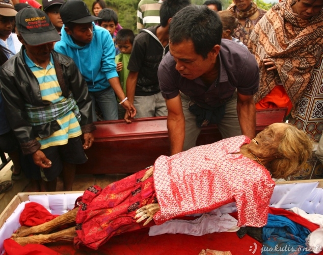 Indonezijoje priimta perrenginėti numirusius