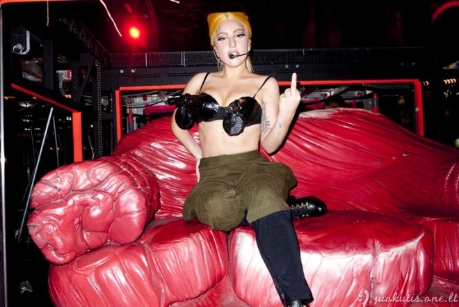 Ką Lady Gaga veikia užkulisiuose