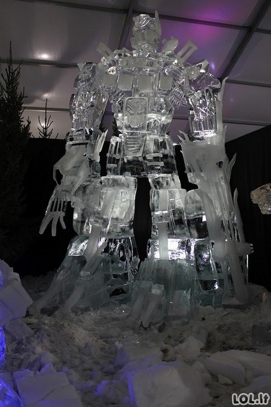 Optimus Prime iš ledo