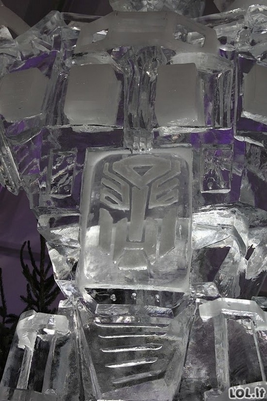 Optimus Prime iš ledo