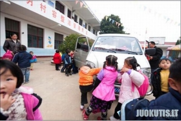 Kinijos mokyklos autobusas