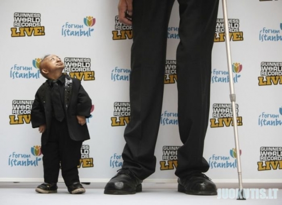 Susitiko mažiausias ir aukščiausias pasaulio žmogus :)
