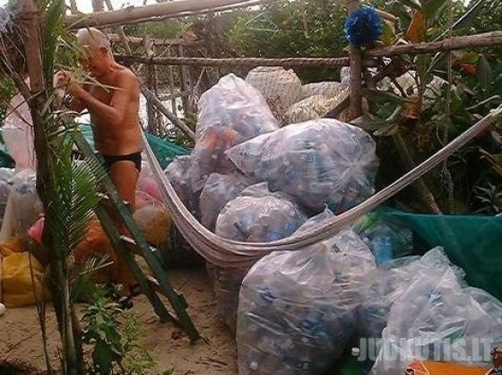 Sala iš plastmasinių butelių