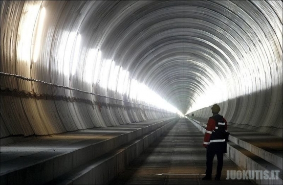 Ilgiausias pasaulyje tunelis