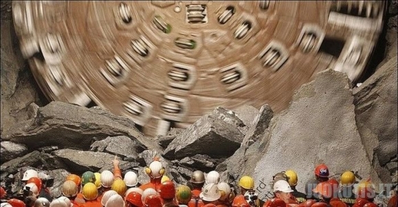 Ilgiausias pasaulyje tunelis