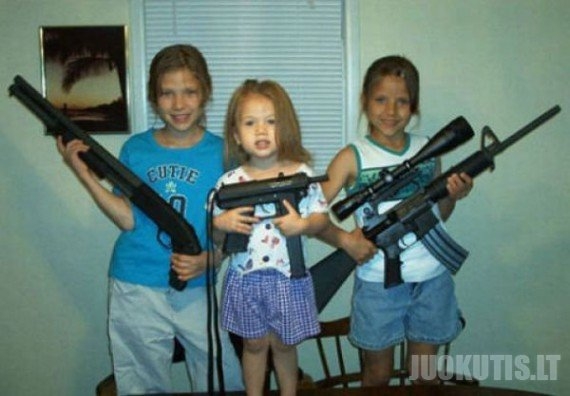 Ir visi sako, kad merginoms nepatinka ginklai.. (17 nuotraukų)