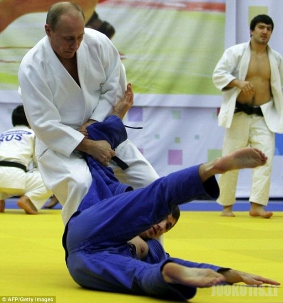 Vladimiras Putinas užsiima dziudo, tad būkite atsargūs! (8 nuotraukos)