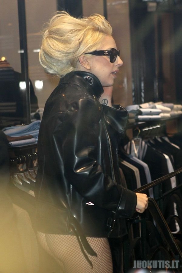 Lady Gaga išovė naują stiliuką :D (5 nuotraukos)