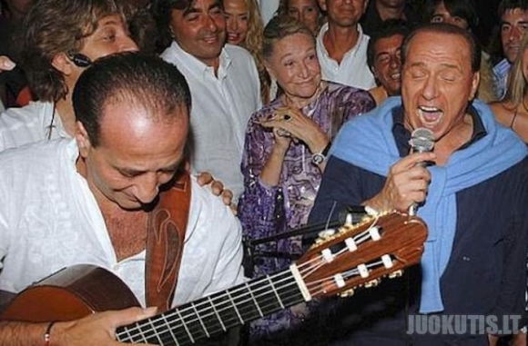 Silvio Berlusconi gestai