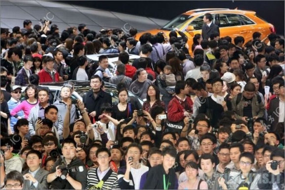 Auto renginyje - kinų skruzdėlynas