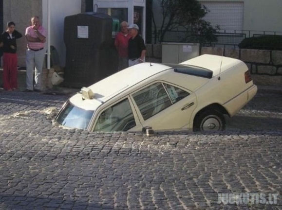 Neįprasti auto įvykiai