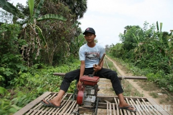 Bambuko traukinys Kambodžoje