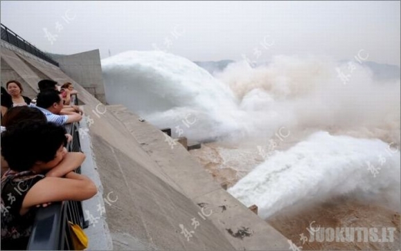 Kinija atidarė, Danubės upės užtvanką