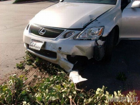 Juokinga avarija iš dviejų retro automobilių atėmė gyvenimus