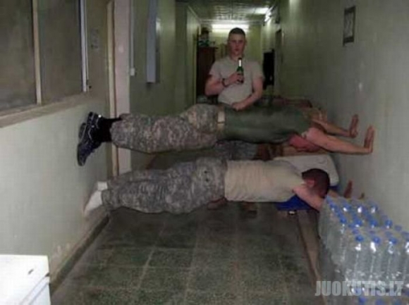 Juokingiausios nuotraukos iš kariuomenės. Antra dalis