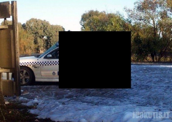 Suplotas policininkų Holden SS Commodore automobilis