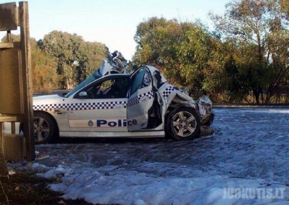 Suplotas policininkų Holden SS Commodore automobilis