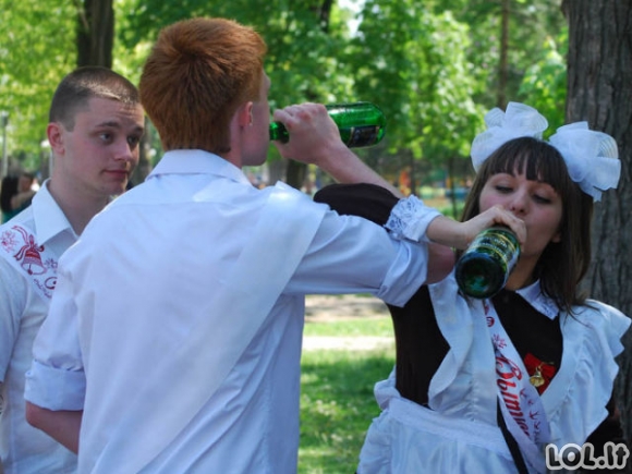 Kaip švenčiamas mokyklos baigimas Rusijoje