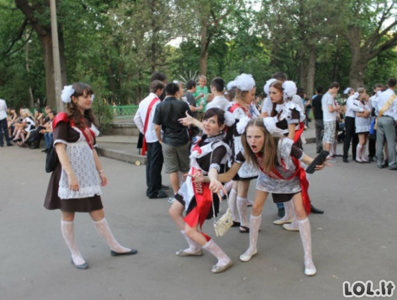 Kaip švenčiamas mokyklos baigimas Rusijoje