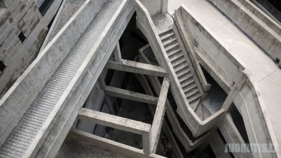 Neįprastas pastatas iš betono