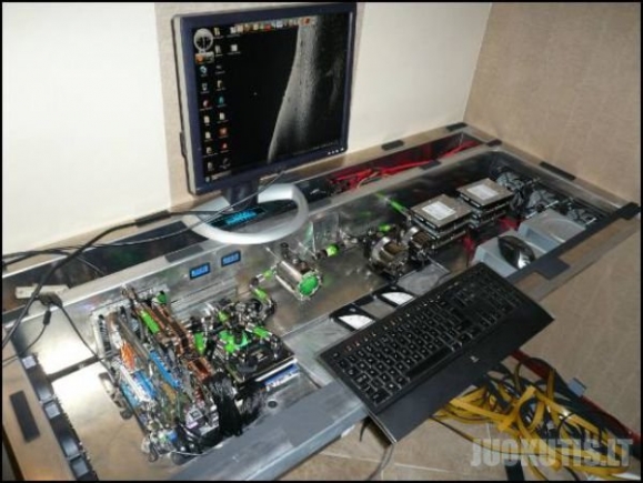 Geriausias kompiuterio stalas pasaulyje
