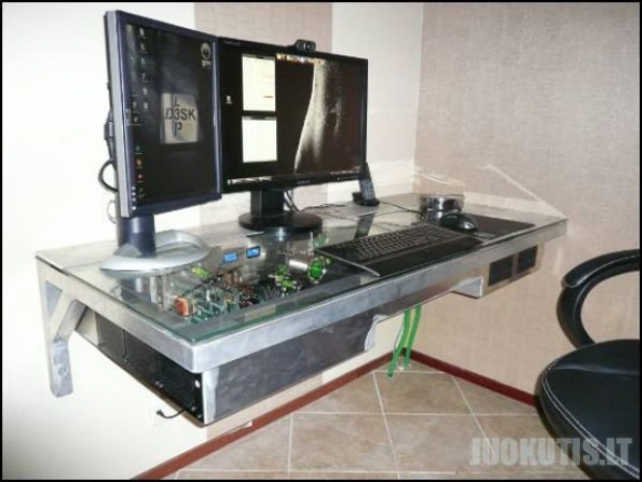 Geriausias kompiuterio stalas pasaulyje