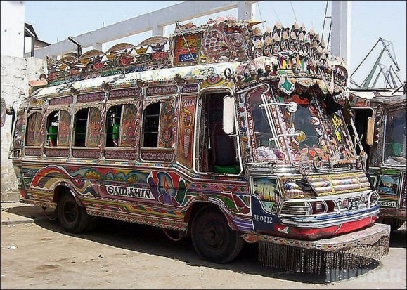 Religiškai tinkami Pakistano autobusai