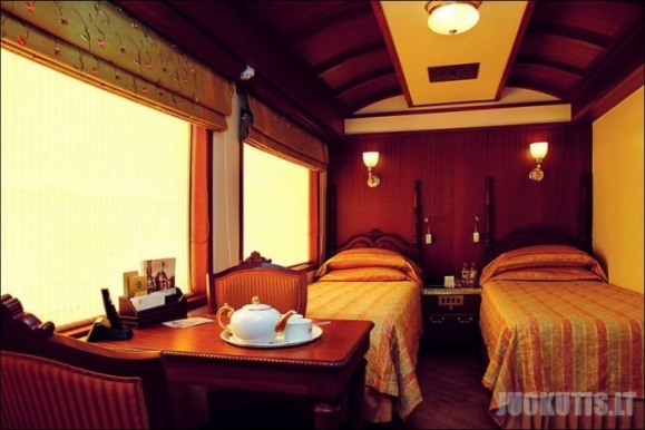 Liukso klasės traukinys Indijoje