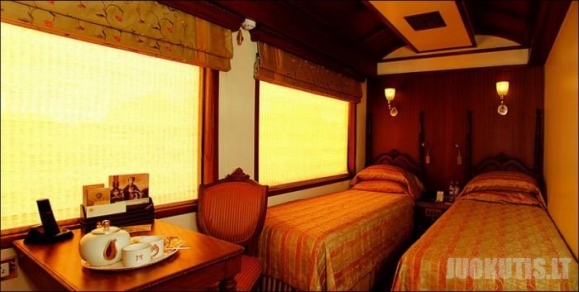 Liukso klasės traukinys Indijoje