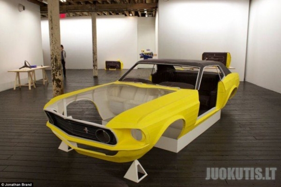 1969 metų Mustangas, pagamintas iš popieriaus