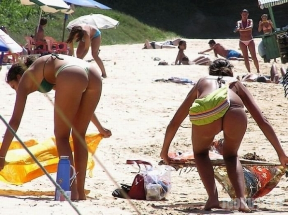Merginos iš Brazilijos paplūdimių (34 nuotraukos)