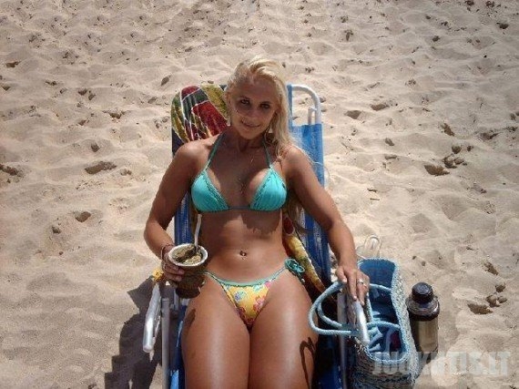 Merginos iš paplūdimio (11 nuotraukų)
