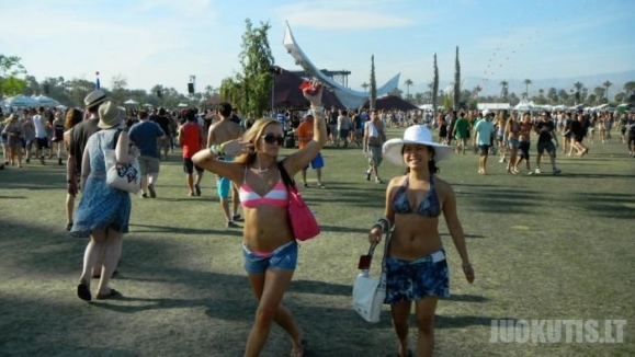 Merginos iš muzikinio festivalio - Coachella