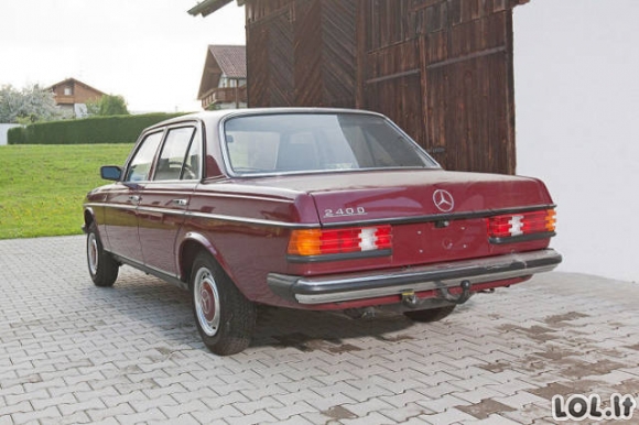 Kaip atrodo 30 metų nė nevažinėtas Mercedes