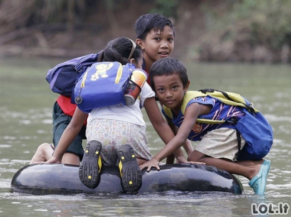 Kaip vaikai keliauja į mokyklą skurdžiose šalyse?