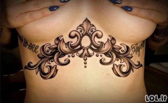 Tatuiruotės po moterų krūtinėmis
