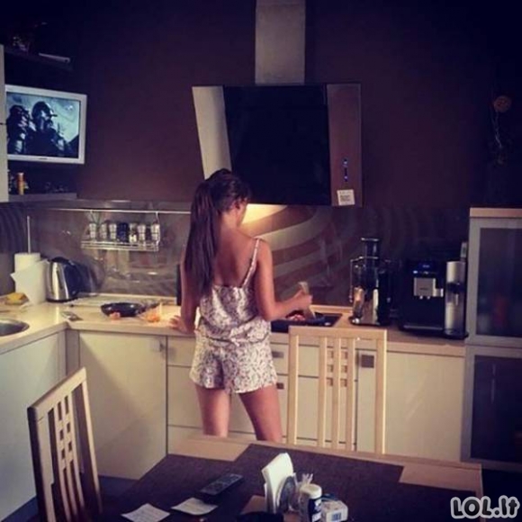 Karštos merginos virtuvėje