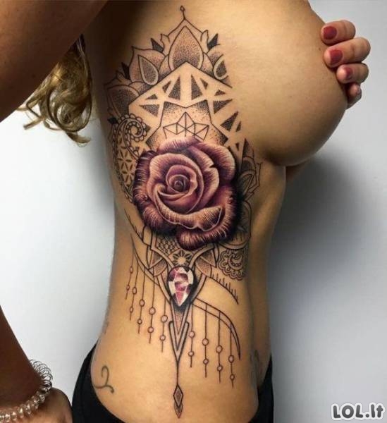 Karštos tatuiruotos merginos