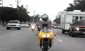 Juokingi ir skaudūs motociklų GIF'ai